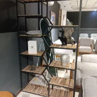 استند و مجستمه کف نمایشگاه