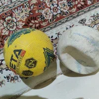 دو عدد توپ فوتبال