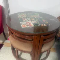 میز ناهار خوری گرد با صندلی مثلثی روکش پارچه