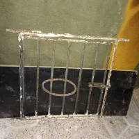 مرغ لاری و درب اهنی