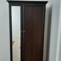 جاکفشی و کمد لباس