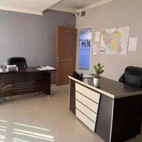 منشی مسلط به کامپیوتر ورد و اکسل