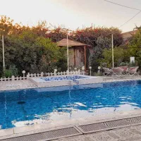 شمس آباد کوچه باغ خاطره استخر بزرگ الان خالی