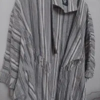 مانتو رنگ طوسی وسفید در حد نو