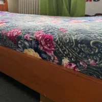 تخت تک نفره کاملا سالم