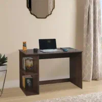 میز تحریر و کامپیوتر