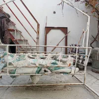 گهواره آهنی قدیمی