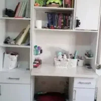میز کامپیوتر و کتابخونه