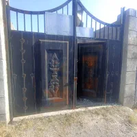 زمین باغی دور دیوار شاهنامه ۳۶