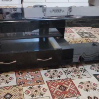 میز تلویزیون شیشه ای
