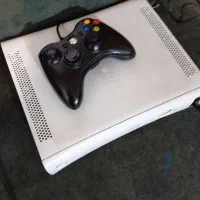 ایکس باکس 360 همراه یک دسته