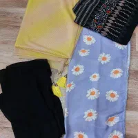 تعدادی شال و روسری