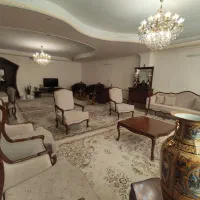 ۱۴۰ حاشیه خیابان اصلی