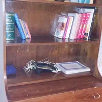 کتابخانه میز تحریر