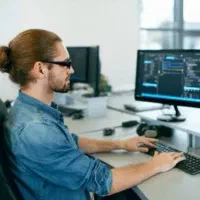 اپراتور کامپیوتر و کار در منزل