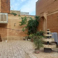 آپارتمان۱۰۰متر،تکواحدی،۷۰متر حیاط اختصاصی،چهارباغ