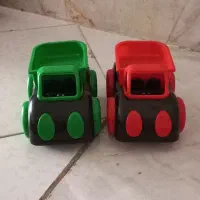 دو عدد ماشین کوچک