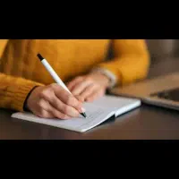 مترجم (انگلیسی به فارسی وبلعکس)  هومن احمدی