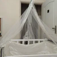 تخت و گهواره کنار مادر