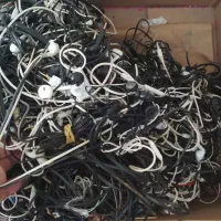 یک کارتن سیم وگوشی هدفون طبق تصویر