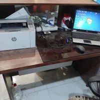لپتاپ hp با چاپگر  hp 107aبهمراه میز نو