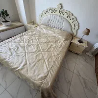 تخت دونفره با میز و آیینه