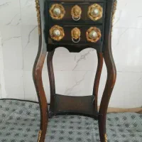میز تلویزیون و تلفن