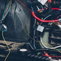 استاد کار برق ، تنظیم موتور و ... هستم