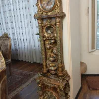 ساعت ایستاده و پایه دار با آبنما