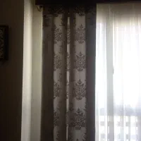 پرده حریر به همراه کناره و قاب چوبی بالای پرده