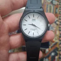 ساعت مچی عقربه ای کیو اند کیو