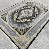 قالی خوش رنگ و نگار افشان