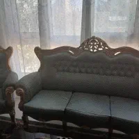 یک میز نهارخوری 8 نفره و مبل 7 نفره