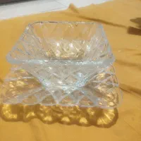 تعدادی ظرف پذیرایی