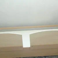 تخت نوجوان