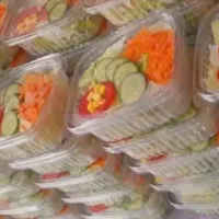 انواع سالاد رستورانی و بسته بندی میوه جهت مراسمات