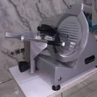 کالباس‌بر ایران برش و ترازو محک