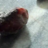 یک سنگ یاقوت راف.. سه عدد سنگ خون اصل..مهره که