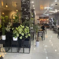 به دو همکار برای کار در اشپزخانه