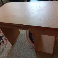 میز تحریر و کامپیوتر
