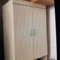 ویترین و کمد لباس و ساعت ایستاده