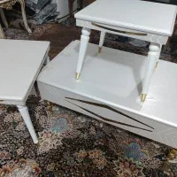 میز بزرگ وسط مبل با دو تا عسلی بزرگ