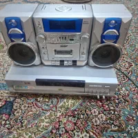 یک دستگاه سی دی سامسونگ و یک دستگاه رادیو