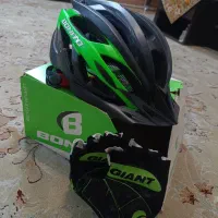 کلاه دوچرخه سواری bonito و دستکش دوچرخه سواریgiant