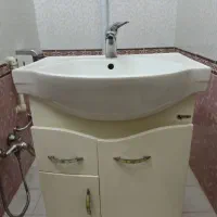 روشویی کابینتی پایه‌دار به همراه شیر اهرمی سالم