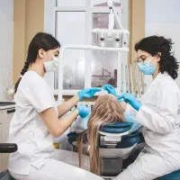 دستیار دندانپزشک.کار آموزی