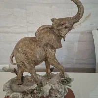 مجسمه فیل بزرگ