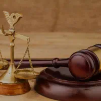 وکیل پایه یک دادگستری و مدیر موسسه حقوقی