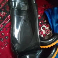 چکمه کار و دستکش