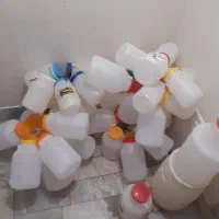 مقداری دبه تمیز.ویکصندوق نوشابه زمزم باشیشه.